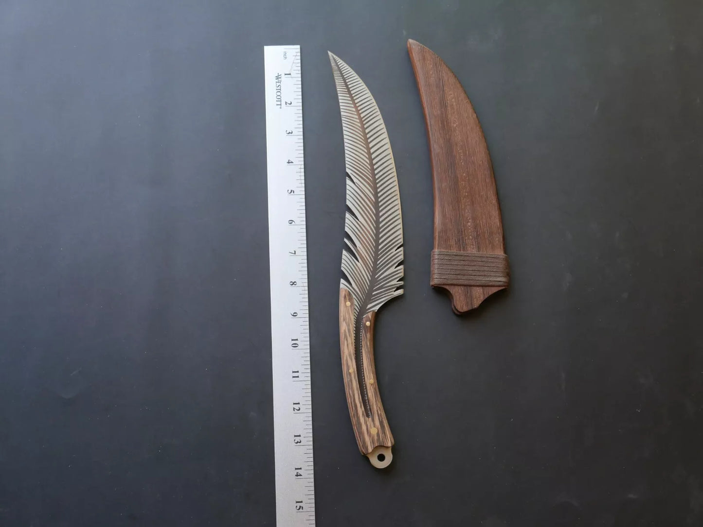 CUCHILLO DE PLUMAS
